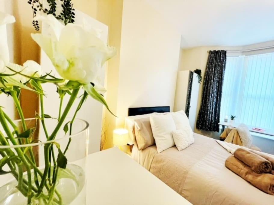 5 Bedroom, Sleeps 9 - Base To Explore Liverpool And Beyond Luaran gambar