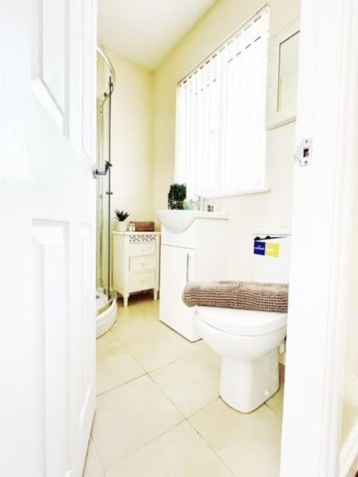 5 Bedroom, Sleeps 9 - Base To Explore Liverpool And Beyond Luaran gambar