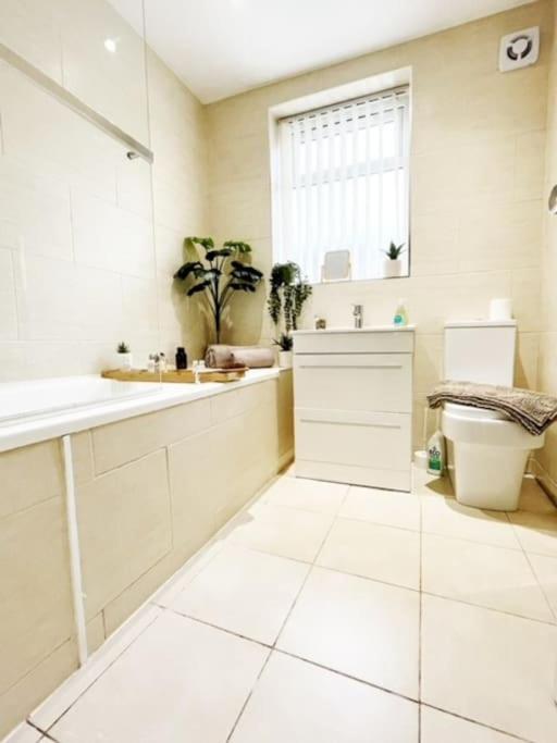 5 Bedroom, Sleeps 9 - Base To Explore Liverpool And Beyond Luaran gambar