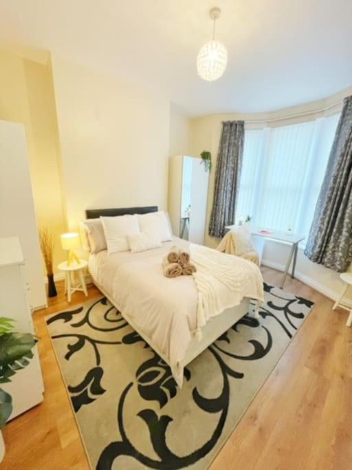 5 Bedroom, Sleeps 9 - Base To Explore Liverpool And Beyond Luaran gambar