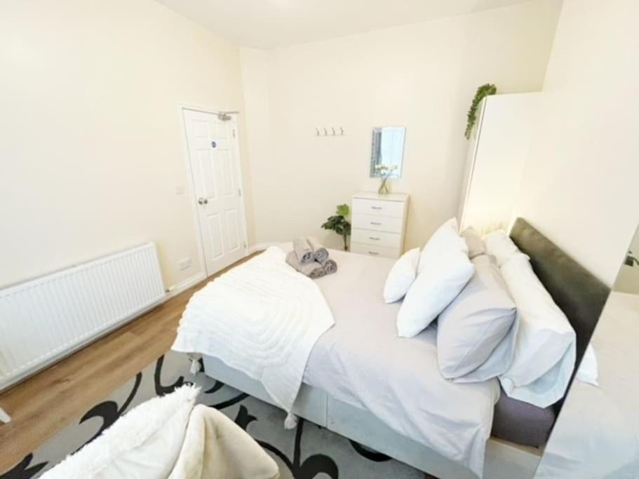 5 Bedroom, Sleeps 9 - Base To Explore Liverpool And Beyond Luaran gambar