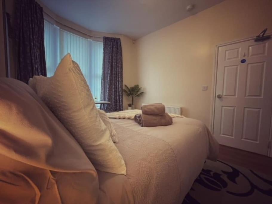 5 Bedroom, Sleeps 9 - Base To Explore Liverpool And Beyond Luaran gambar
