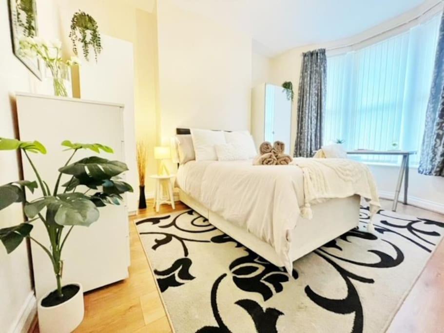 5 Bedroom, Sleeps 9 - Base To Explore Liverpool And Beyond Luaran gambar