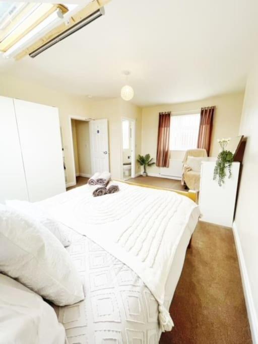 5 Bedroom, Sleeps 9 - Base To Explore Liverpool And Beyond Luaran gambar
