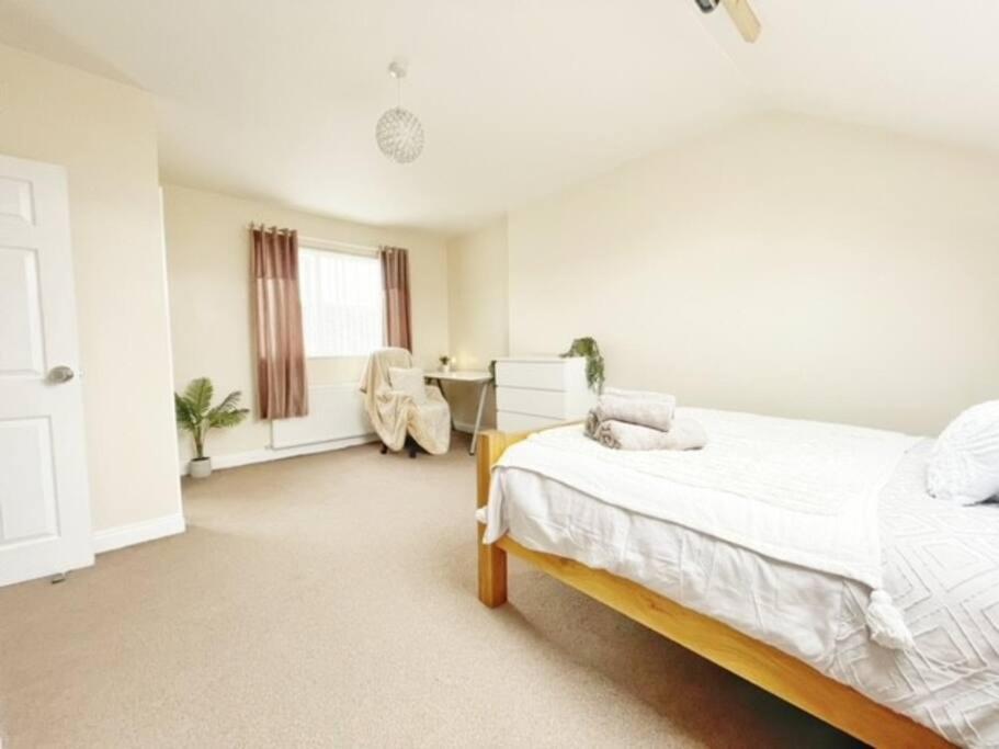5 Bedroom, Sleeps 9 - Base To Explore Liverpool And Beyond Luaran gambar